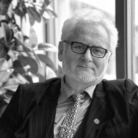 Dainų švenčių vyr. dirigentas prof. Tadas Šumskas. Birutė Simanavičienė